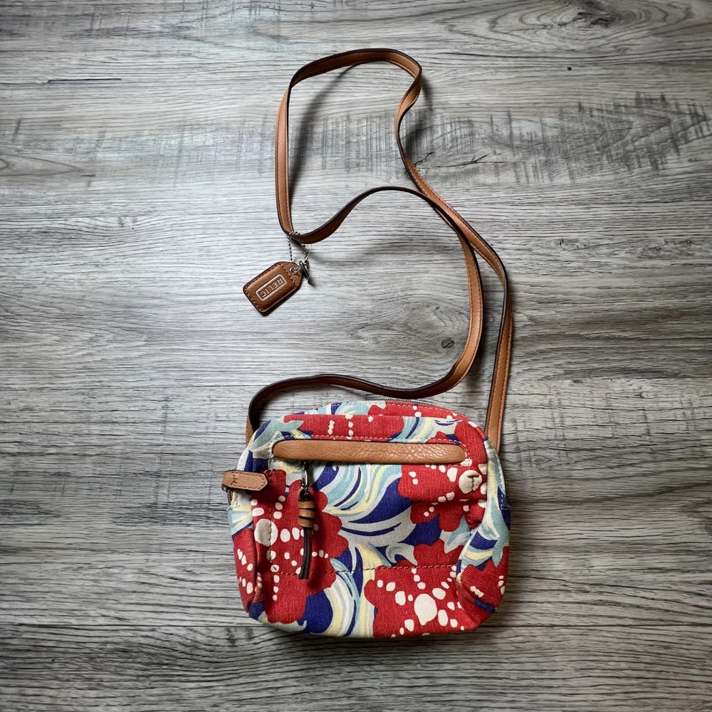 Relic Crossbody Bag Womens Small Red Blue Floral Canvas RLS8302 Summer‎ Travel